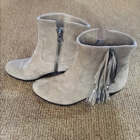 Sam Edelman grey fringed zippered booties. - Picture 3 of 9